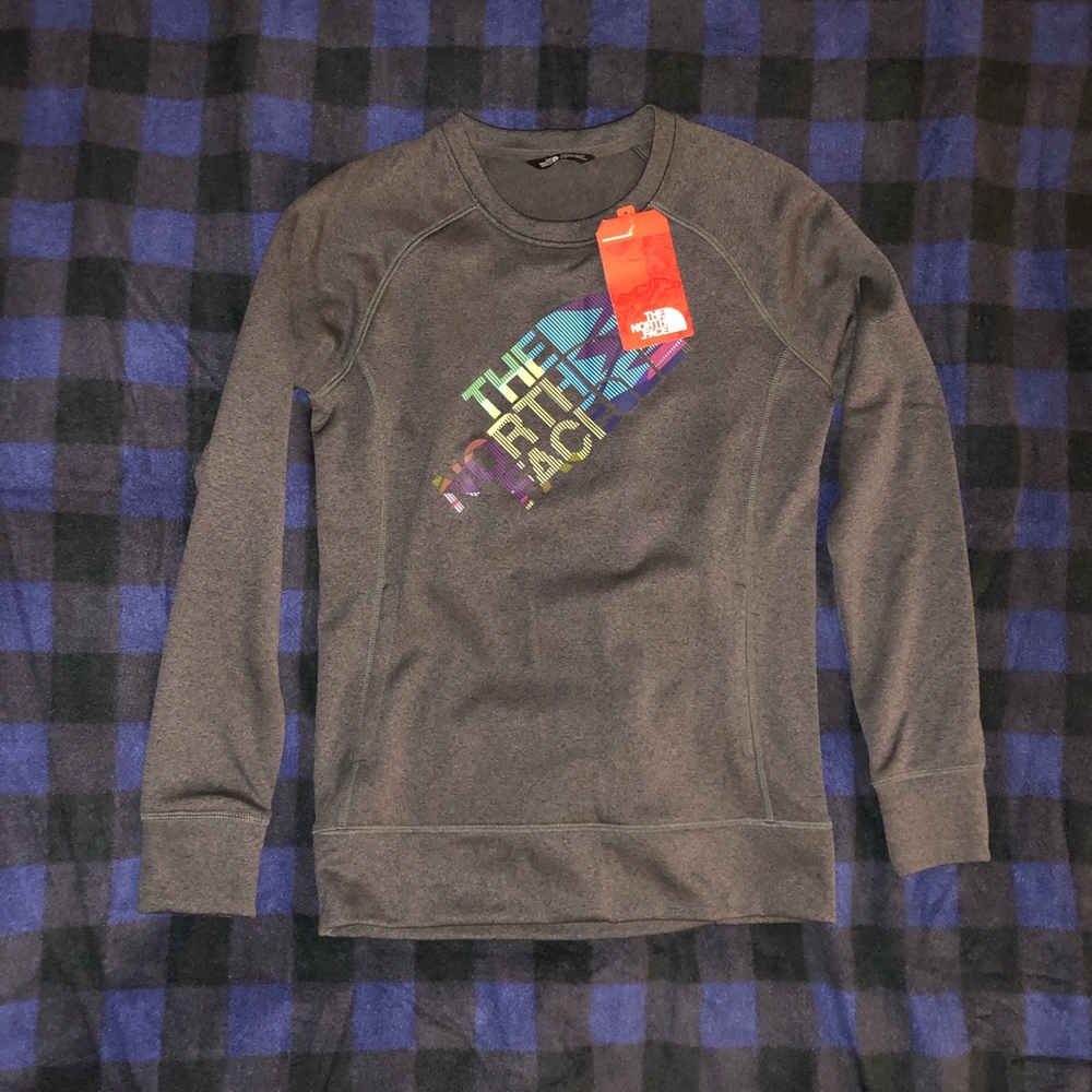 *NWT*Grey North Face sweatshirt w/pockets in front